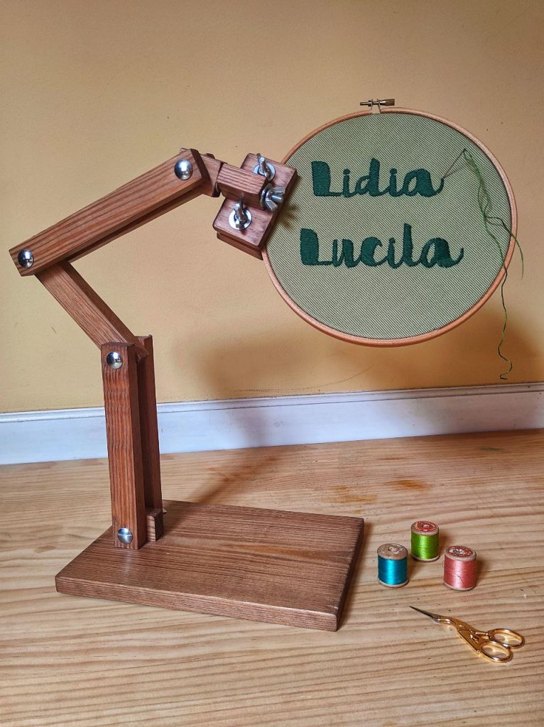 brazo articulado para bordado